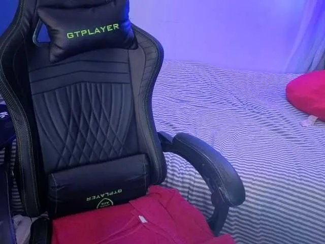 Miacanelaxo from BongaCams