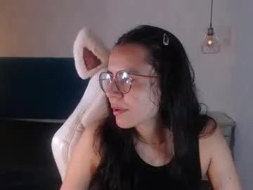 honeybuu_ from Chaturbate