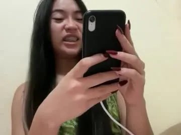 lovely_leah23 from Chaturbate