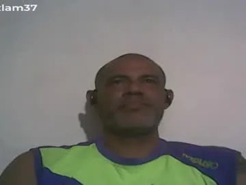 retlam37 from Chaturbate